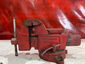 lot 563 image: Columbian D45M4 Vise with Rotational Base