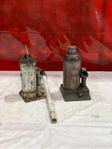 lot 725 image: Two Hydraulic Bottle Jacks