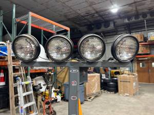 lot 18 image: Portable 4-Light Stand with Steel Frame and Wheels