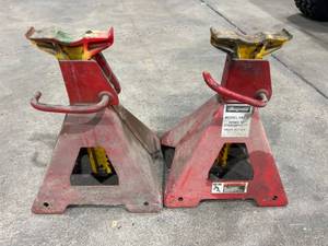 lot 741 image: Snap-On Heavy-Duty Red Jack Stands