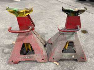 lot 742 image: Torin Big Red Steel Jack Stands, 6-Ton Capacity
