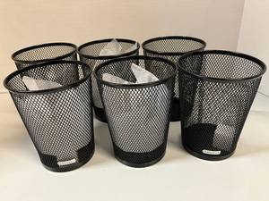 lot 28 image: Jumbo Pencil Cups