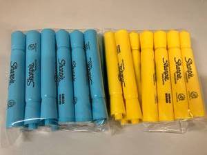 lot 93 image: Light Blue and Yellow Sharpie Highlighters