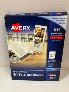 lot 82 image: Avery Tri-Fold Brochures