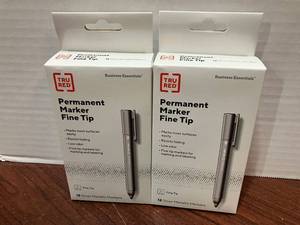 lot 94 image: Silver Metallic Markers