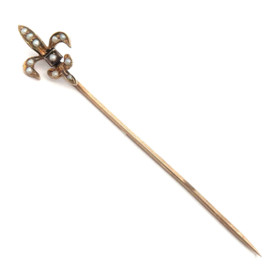lot 21 image: Cindy Cash Owned  White Seed Pearl Fleur de Lis Stick Pin in Yellow Gold