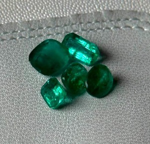 lot 36B image: 3.60 Carat Total Natural Emerald Parcel Mixed Cuts Loose Gemstones