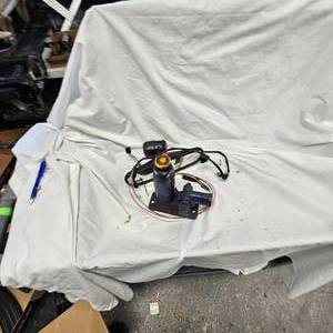 lot 5 image: Hydraulic Jack and Rearview Mirror