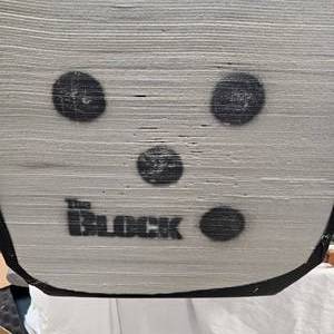 lot 15 image: Archery Target Block, Like New
