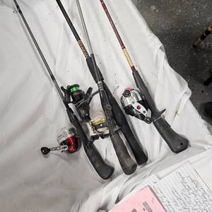 lot 21 image: 3 Spincast Comos and 1 Spinning Combo
