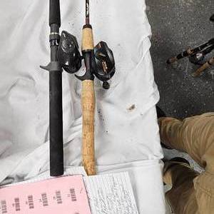 lot 22 image: 2 Baitcasting Rod and Reel Combo