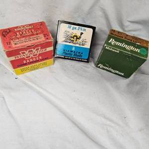 lot 136 image: Hiawatha Mint 16ga Clasic Shells, Winchester Ranger 12ga #8 and Rem Mohawk 12ga #8