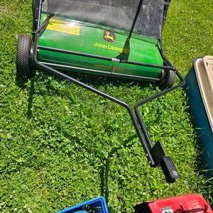 lot 124 image: As New, John Deere Lawn RakeLeaf Collector