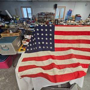 lot 183 image: Beautiful United States 48 Star Flag, Very Nice Condition