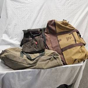 lot 188 image: 4-Ducks Unlimited utitlity bags