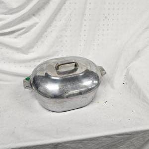 lot 242 image: Aluminum Roasting Pot with Lid