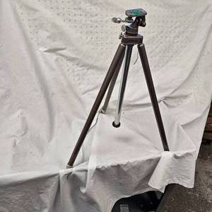 lot 246 image: Tripod