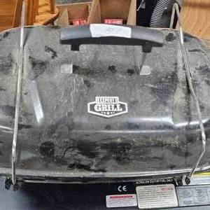 lot 257 image: Portable Gas Grill, Great Condition