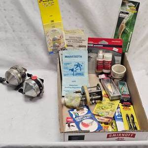 lot 229 image: Lot of Fishing wZebco Reels