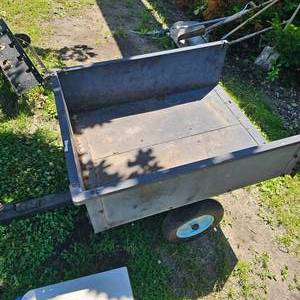 lot 262 image: Garden Tractor Yard Wagon