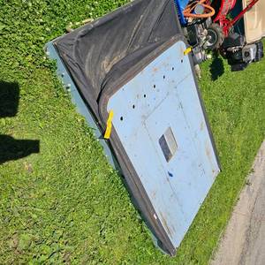 lot 271 image: Portable Spear HouseIce Fishing House