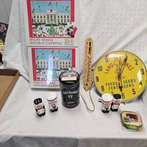 lot 192 image: 1960s Land-O-Lakes, Feed Seeds Fertilizer Wall Clock, Very Nice