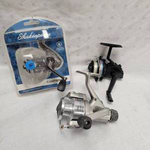 lot 211 image: Paiir of Like New Spinning Reels