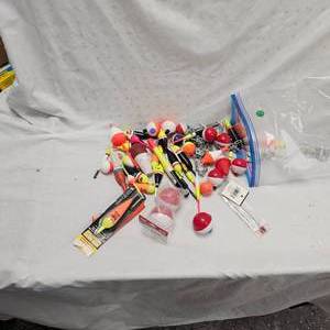 lot 213 image: 1 Gallon Bag of Bobbers-New Slip Bobbers