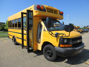 2009 CHEVY, 29 PASSENGER, SHORT SCHOOL BUS