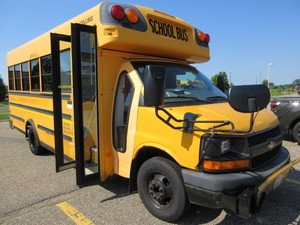 lot 593 image: 2009 CHEVY, 29 PASSENGER, SHORT SCHOOL BUS