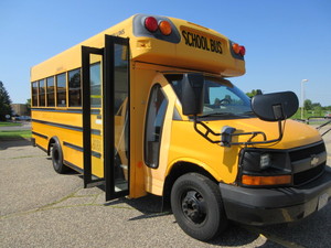2009 CHEVY, 29 PASSENGER, SHORT SCHOOL BUS