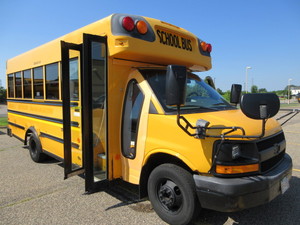 2009 CHEVY, 29 PASSENGER, SHORT SCHOOL BUS