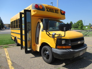 2009 CHEVY, 29 PASSENGER, SHORT SCHOOL BUS