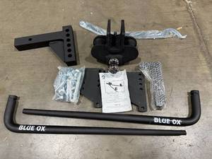lot 9 image: BLUE OX 2-POINT HITCH
