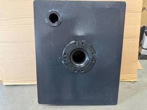 lot 27 image: ICON 8 GALLON HOLDING TANK