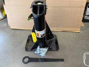 lot 34 image: CAMCO GOOSENECK ADAPTER