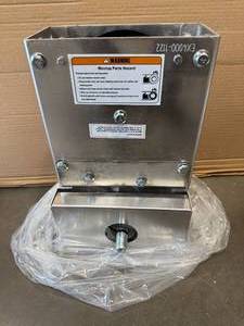 lot 42 image: EXTREME MAX WINCH BOX