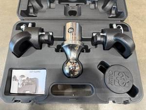 lot 46 image: CURT GOOSENECK KIT