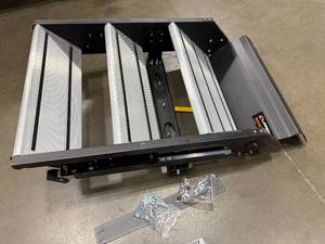 lot 76 image: LIPPERT RV STEPS