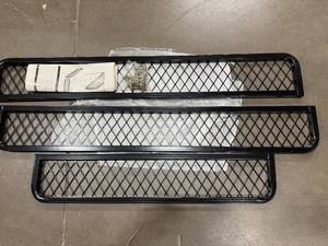 lot 77 image: POLAR TRAILER SIDE RAIL KIT