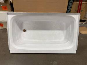 lot 83 image: LIPPERT RV TUB