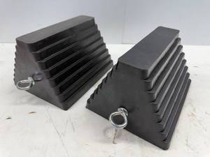 lot 187 image: EXTREME MAX WHEEL CHOCKS