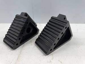 lot 207 image: EXTREME MAX RUBBER CHOCKS