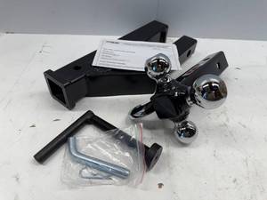 lot 212 image: EXTREME MAX TRACTOR BUCKET HITCH WITH TRI-BALL
