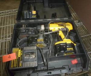 Dewalt 14.4v drill with 4 batteries and a charger