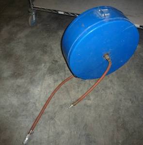 lot 17 image: Coxwells model 150 Large retracting air hose reel