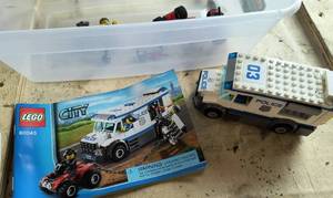 lot 28 image: Lego Police Van 60043