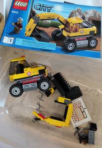 lot 31 image: Lego backhoe 4203 and Star Wars group