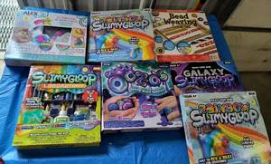 lot 42 image: Lot of Slimygloop, bead weaving toys