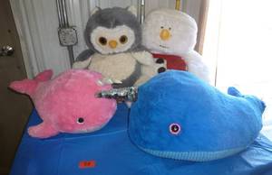 lot 58 image: 4 large 2 foot plush animals